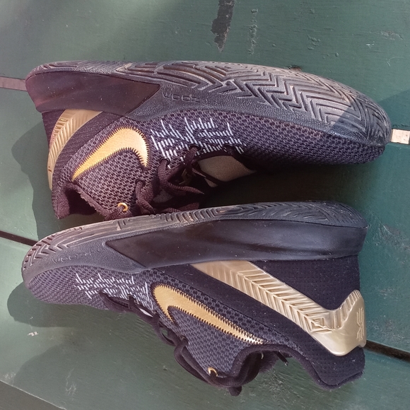 NIKE KYRIE FLYTRAP 2 BLACK SNEAKERS - Picture 3 of 9